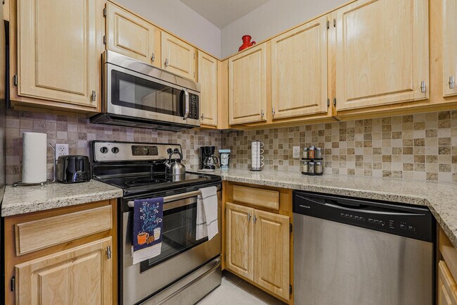 Building Photo - 14950 W Mountain View Blvd