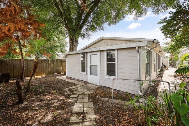 Building Photo - 106 Lamplighter Dr