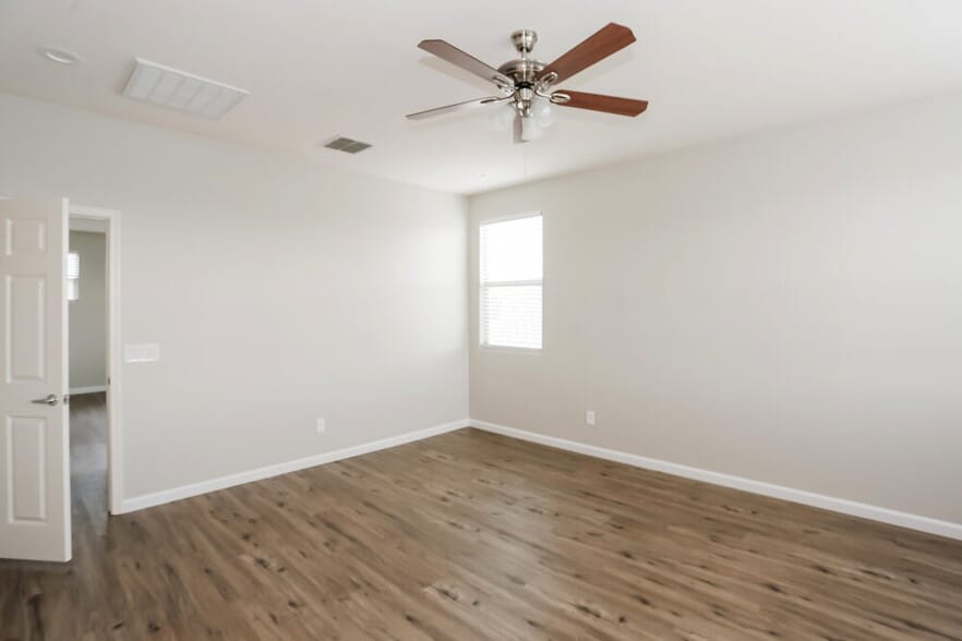 Building Photo - 7213 W Jones Ave