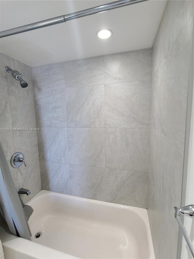 Building Photo - 3625 N Country Club Dr