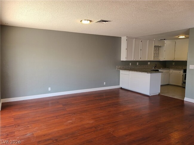 Building Photo - 6751 Ledgewood Dr