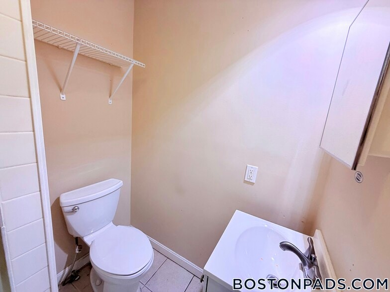 Building Photo - 54 Pleasant St