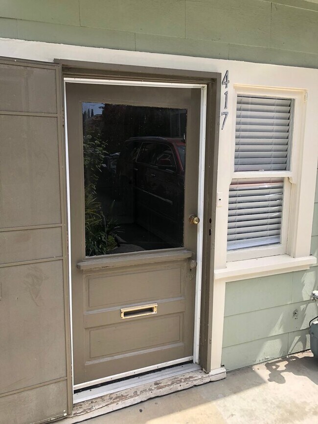 Building Photo - Lower 1 Bedroom Backhouse near Downtown Lo...