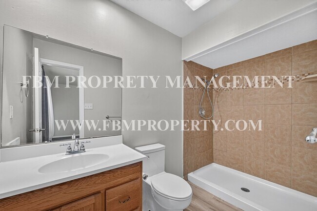 Building Photo - 407 Woodhurst Dr