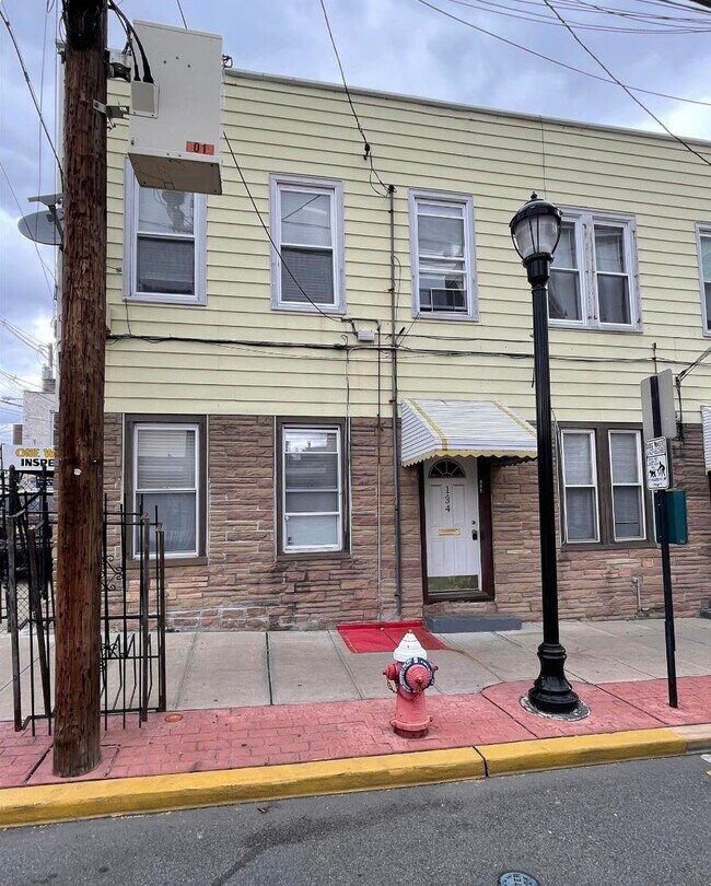 Building Photo - 134 43rd St