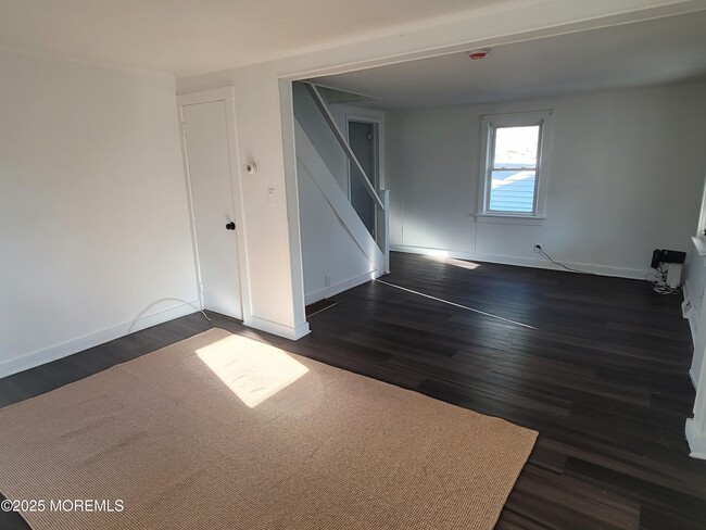 Building Photo - 19 Oak Terrace