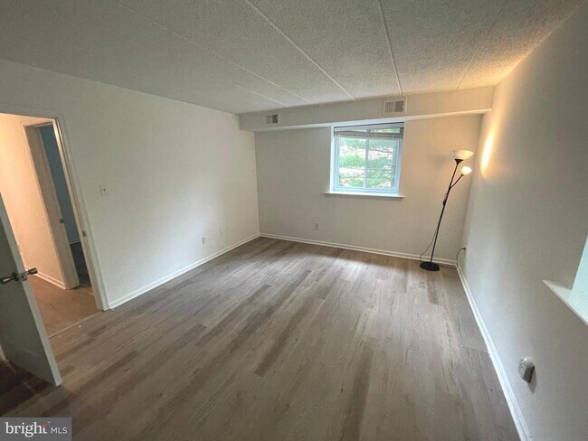 Building Photo - 62 Le Forge Ct