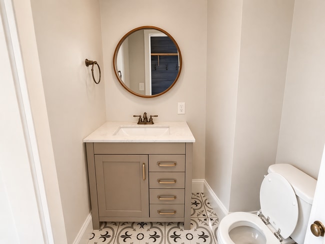 Building Photo - Beautifully Updated 3 Bedroom Home with 2-Car Garage – Prime Columbus Location