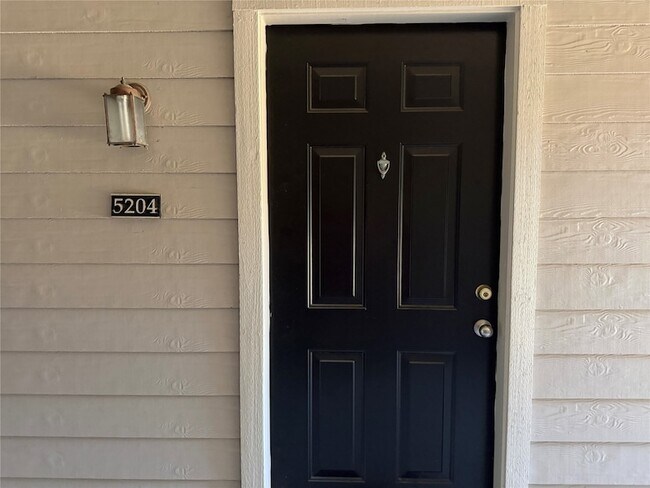 Building Photo - 1330 Old Spanish Trl