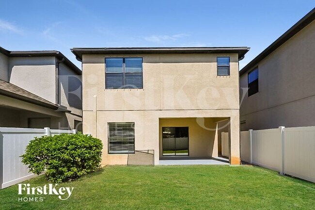 Building Photo - 2704 Garden Falls Dr