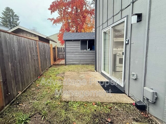 Building Photo - 1765 NW Grant Ave