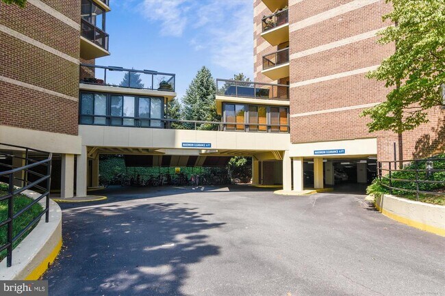 Building Photo - 8340 Greensboro Dr