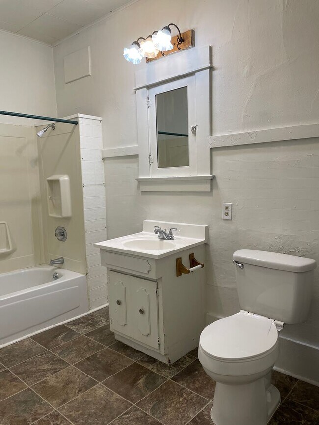 Building Photo - Beautiful Wood Details-Charming 1 Bedroom 1 Bath