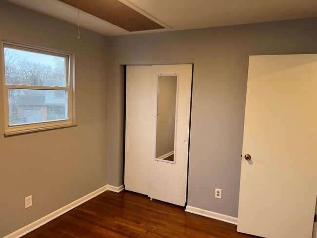 Building Photo - 1315 Seymour Ave