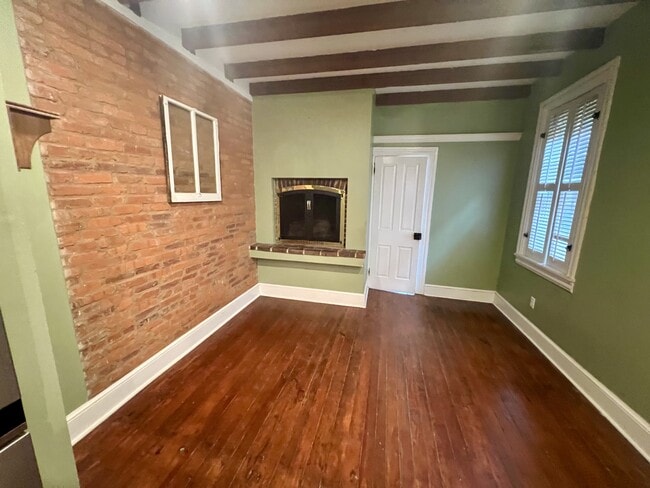 Building Photo - 533 W Walnut St