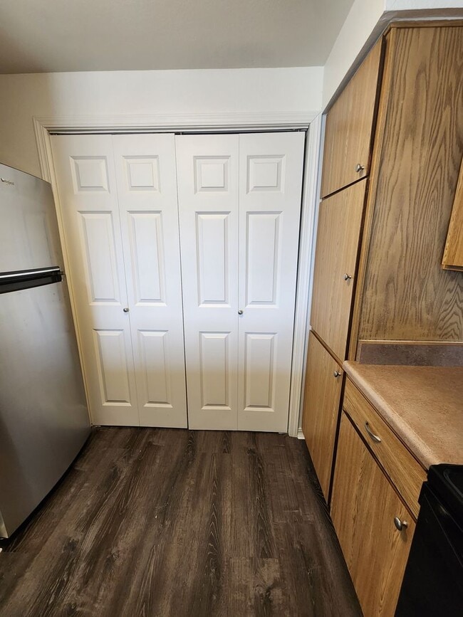 Building Photo - Available Now! Updated 2 bed condo in Central location, utilities included!