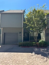 Building Photo - Upscale Condo in Falconcrest