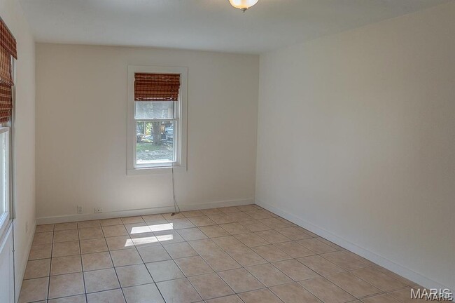 Building Photo - 128 S Meridian Rd