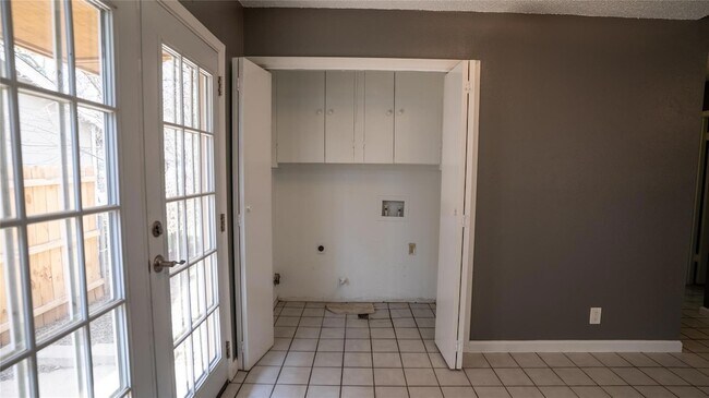 Building Photo - 10606 Topperwein Dr