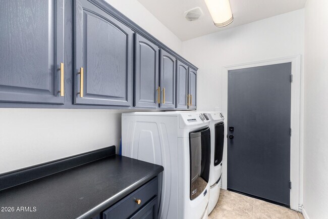 Building Photo - 2833 E Cobalt St