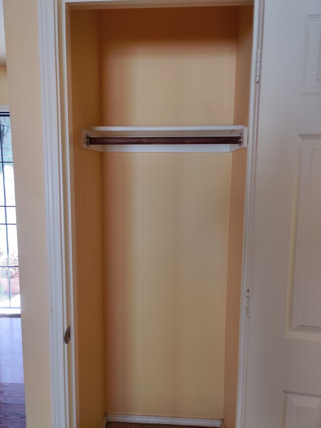 Building Photo - 3102 Via Helena Dr