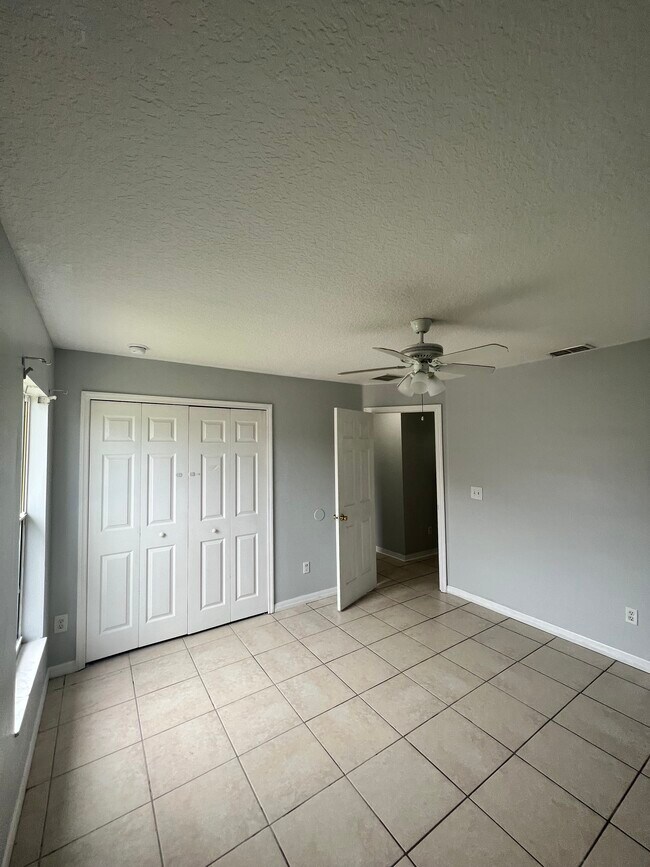 Building Photo - 824 Shore Breeze Way