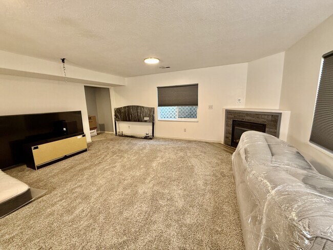 Building Photo - 8633 Chase Cir