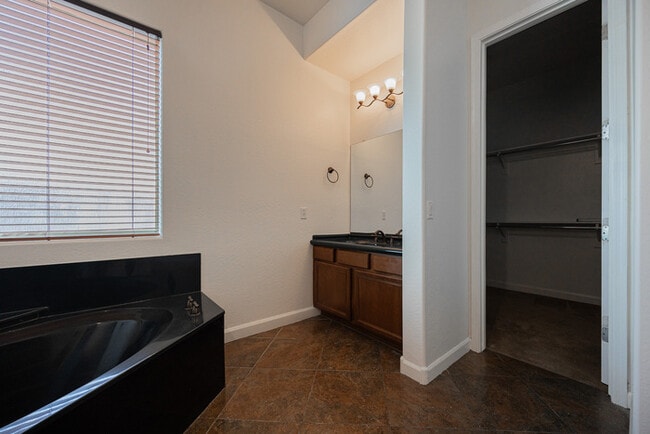 Building Photo - 12746 W Colter St