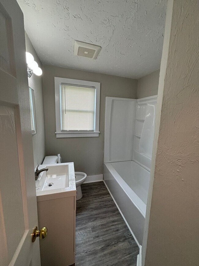 Building Photo - New Chilhowee Event Center Cottage!!