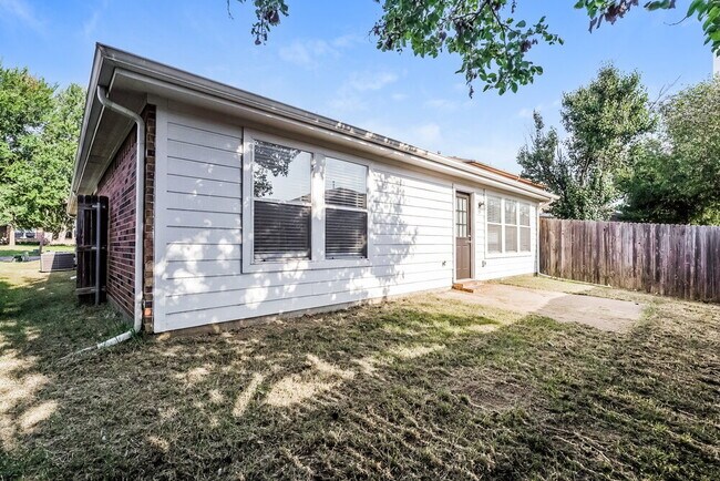 Building Photo - 2232 Southway