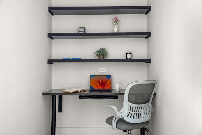 Building Photo - 617 N 12th St