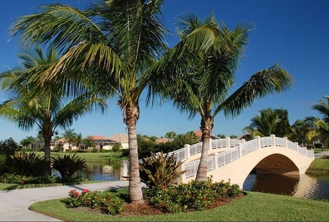 Building Photo - 2 bedroom, 2 bathroom attached villa home ...