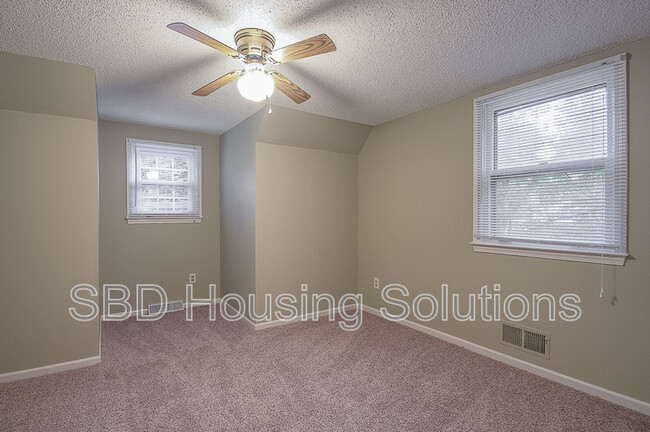 Building Photo - 2806 N Walrond Ave