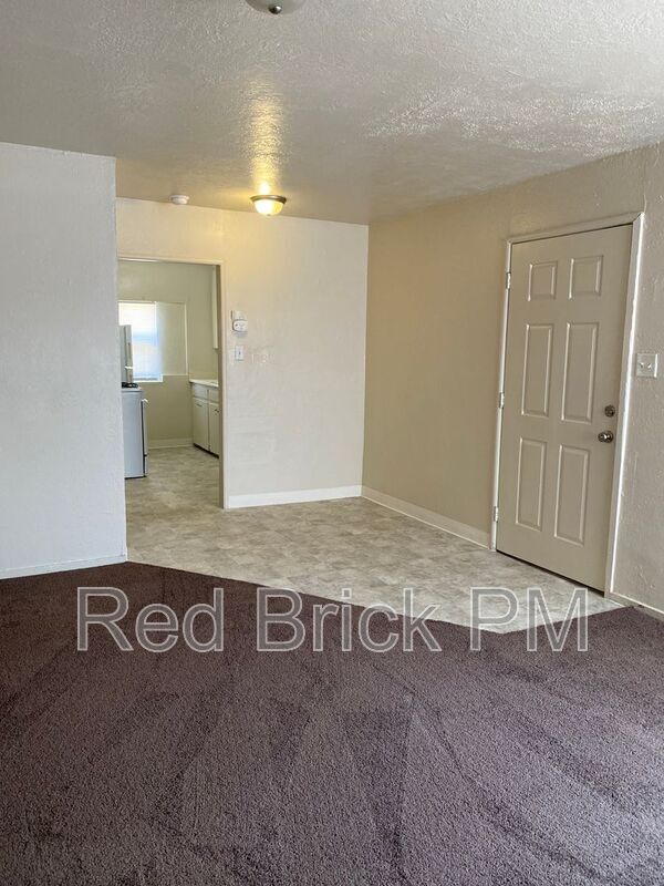 Building Photo - 489 Cedar Ave