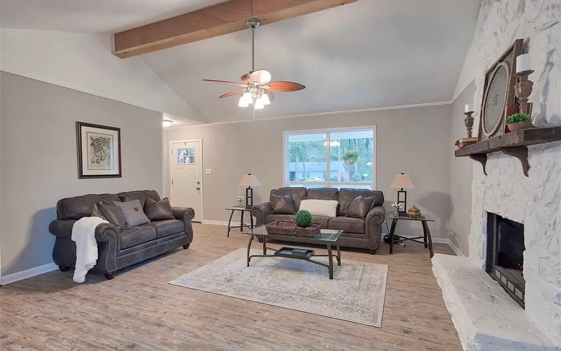 Living room with beautiful wood beam ceiling - 113 Penny Ln
