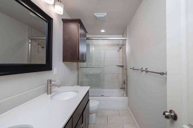 Building Photo - 483 Sang
