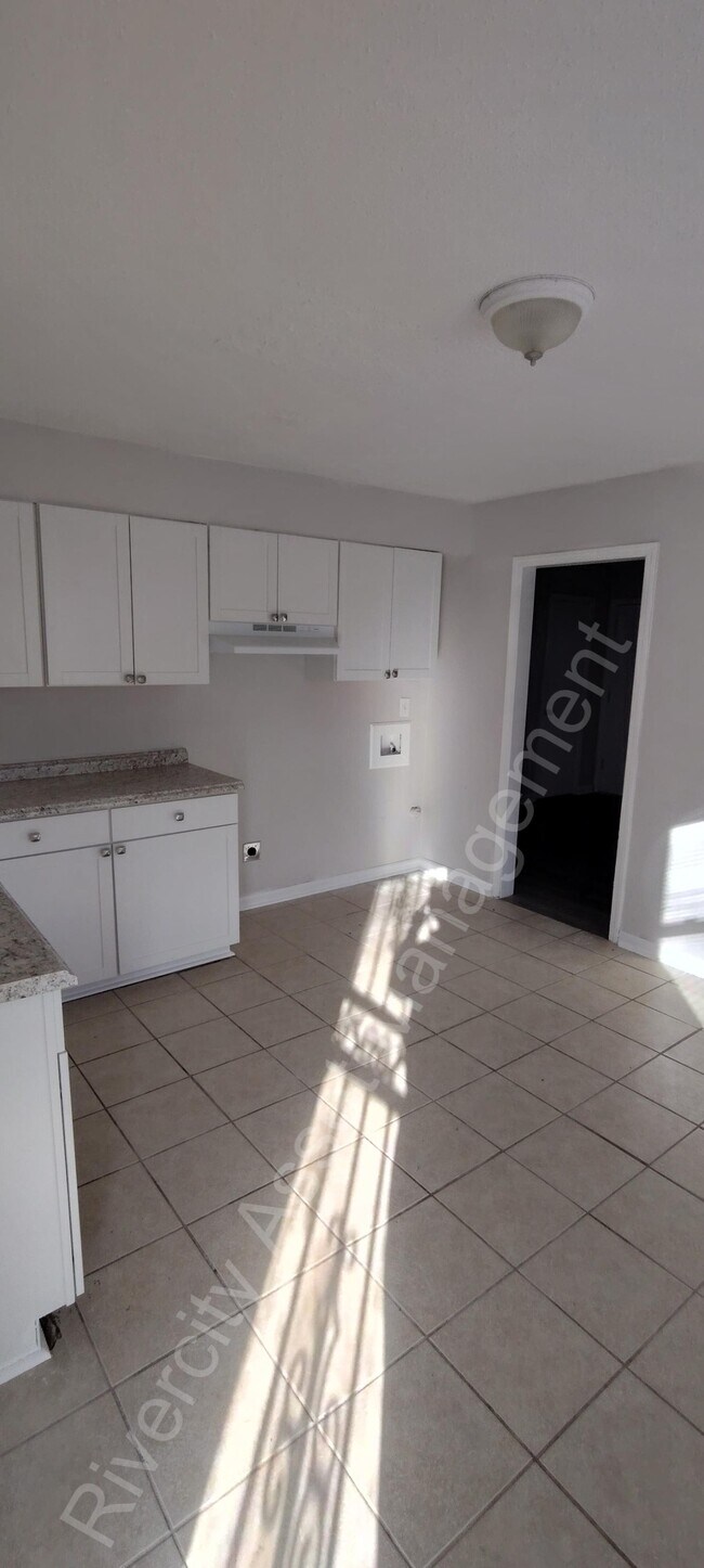 Building Photo - 107 Loraine Rd