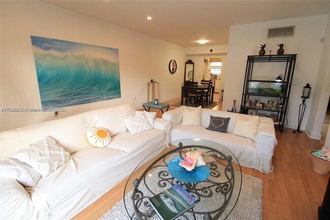 Building Photo - 9260 Bay Harbor Terrace