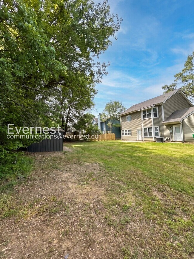 Building Photo - 9601 Marshbrooke Rd