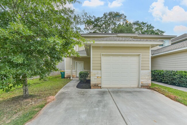Building Photo - 914 Shady Ln