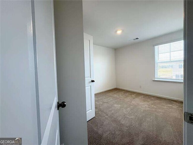 Building Photo - 220 Hickory Rdg Trl