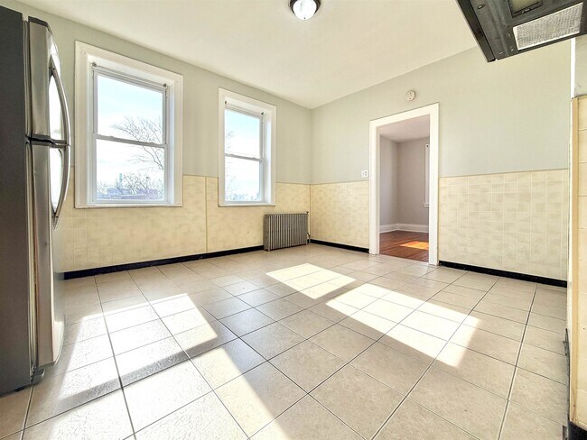 Building Photo - 581 59th St