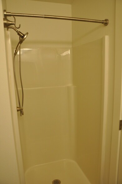 Master Bedroom & Bath - 3031 Pacific St