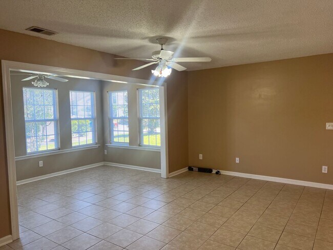 Building Photo - 3806 Maypop Cir