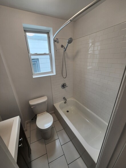 Building Photo - 7 Woodland Ave