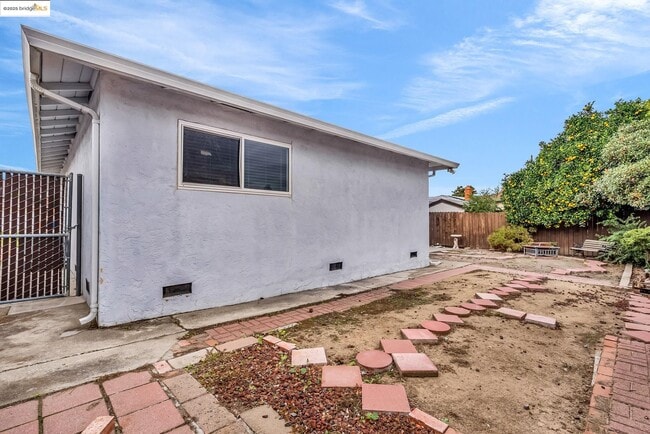 Building Photo - 1209 Tulip Dr