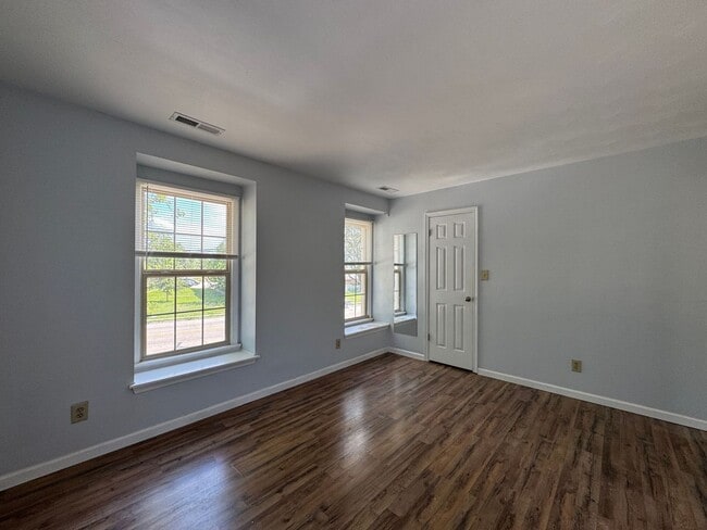 Building Photo - Charming 2-Bed, 2.5-Bath Home in Vibrant Norfolk   " ASK ABOUT OUR ZERO DEPOSIT"