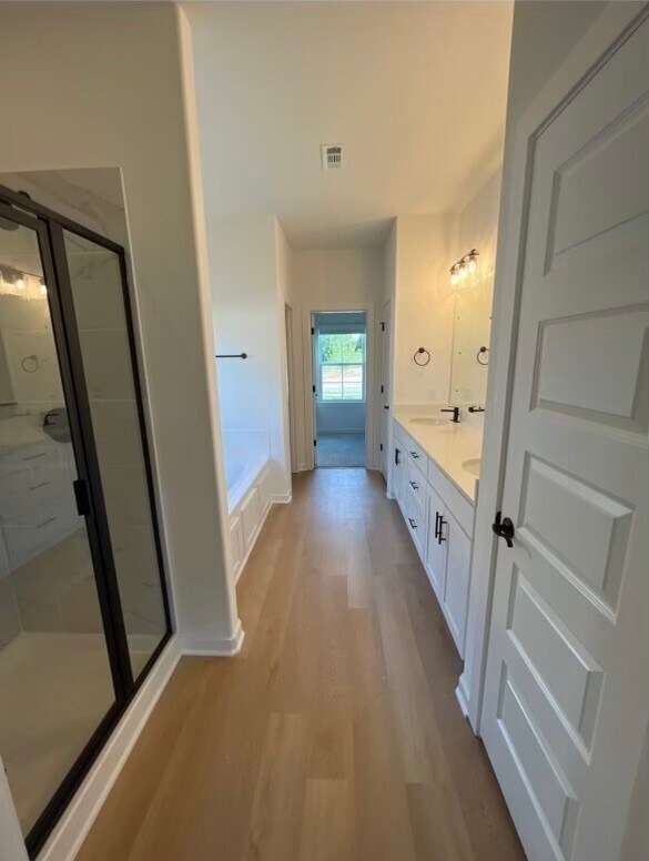 Building Photo - 5837 Lavender Ave