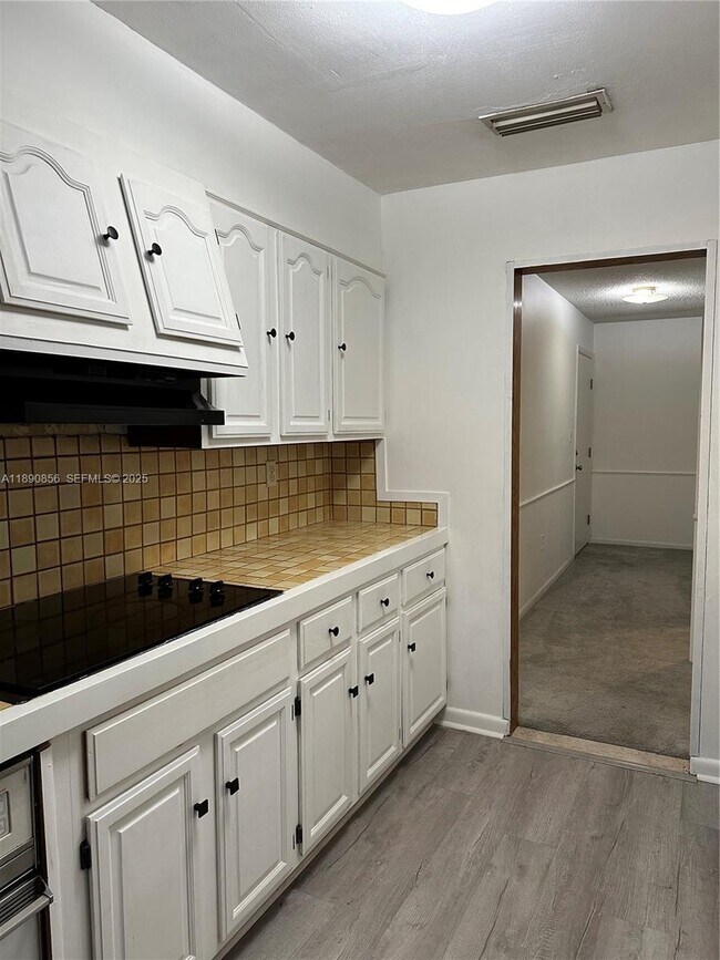 Building Photo - 2816 SW 14th Dr