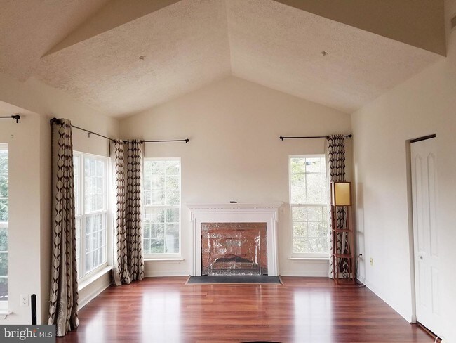 Building Photo - 9810 Feathertree Terrace